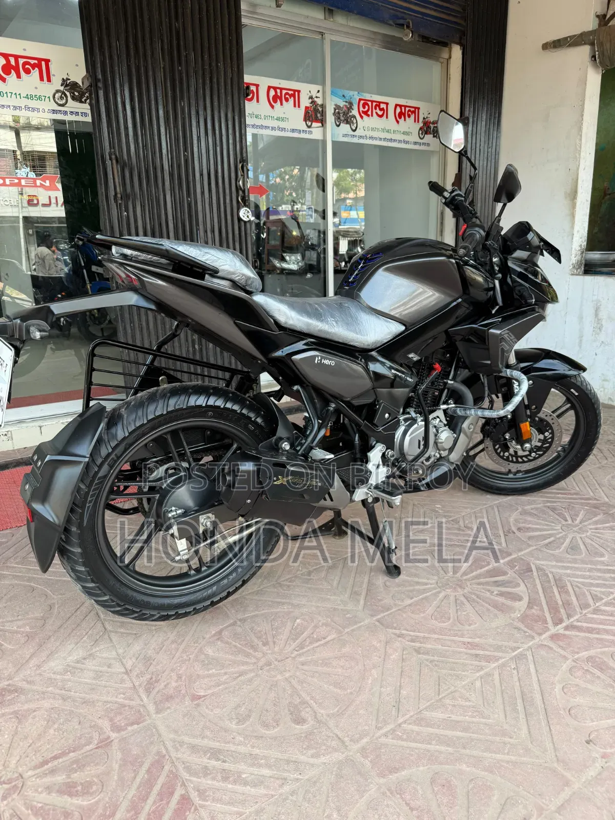 হিরো এক্সট্রিম ১২৫আর ২০২৫ ব্ল্যাক