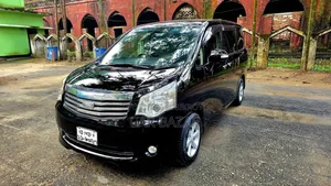 Toyota Noah 2.0 143hp FWD 7-Seater 2013 Black
