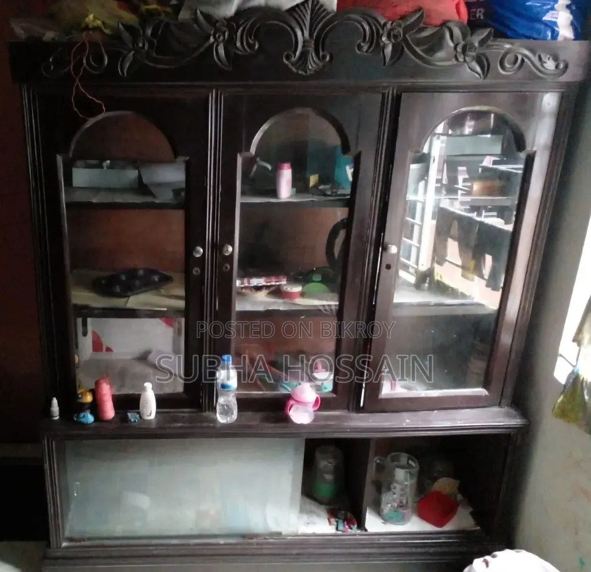 3 Door Showcase