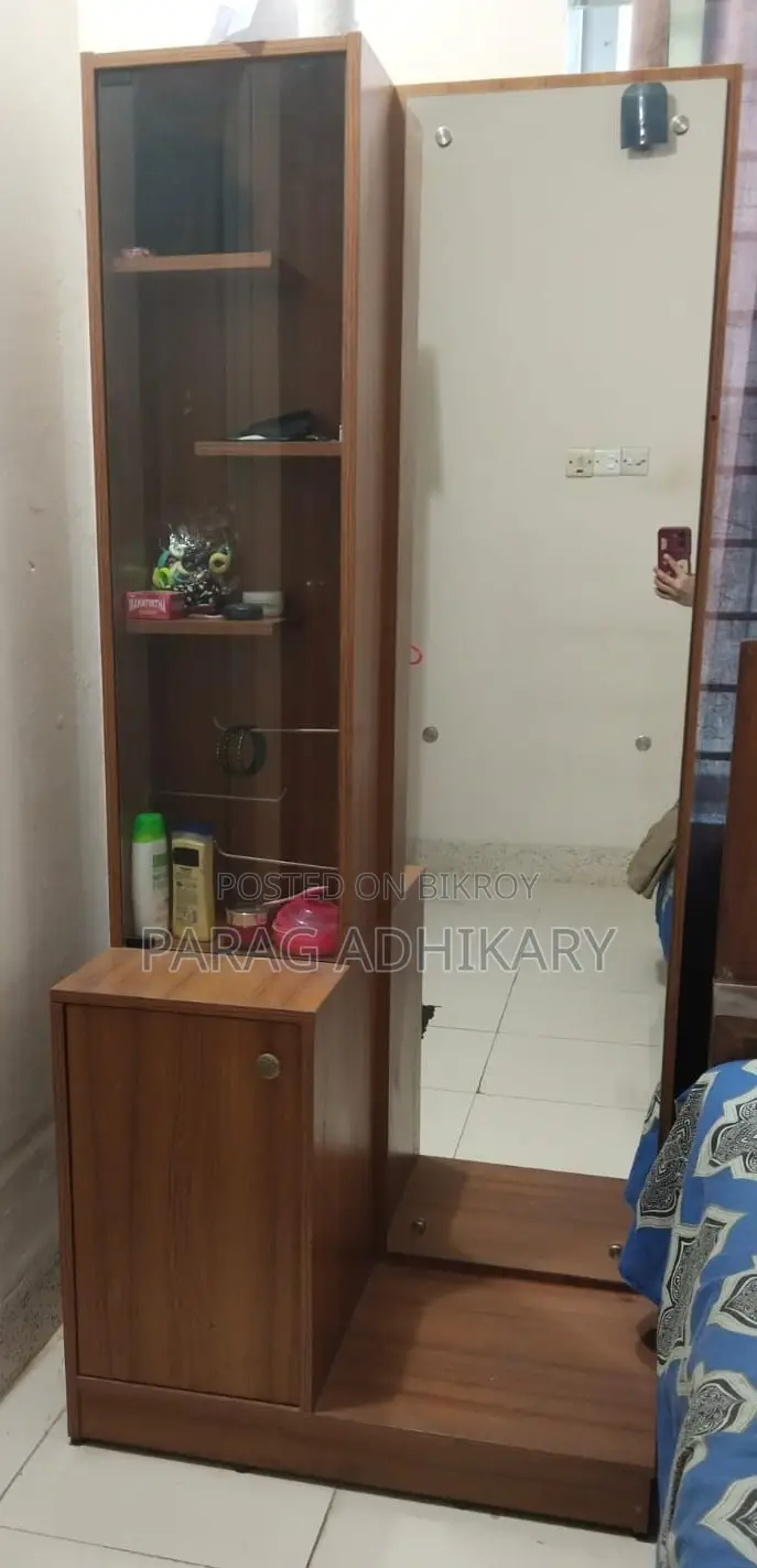 অরজিনাল ওটোবি শোকেস বিক্রয় হবে – চমৎকার কন্ডিশন!