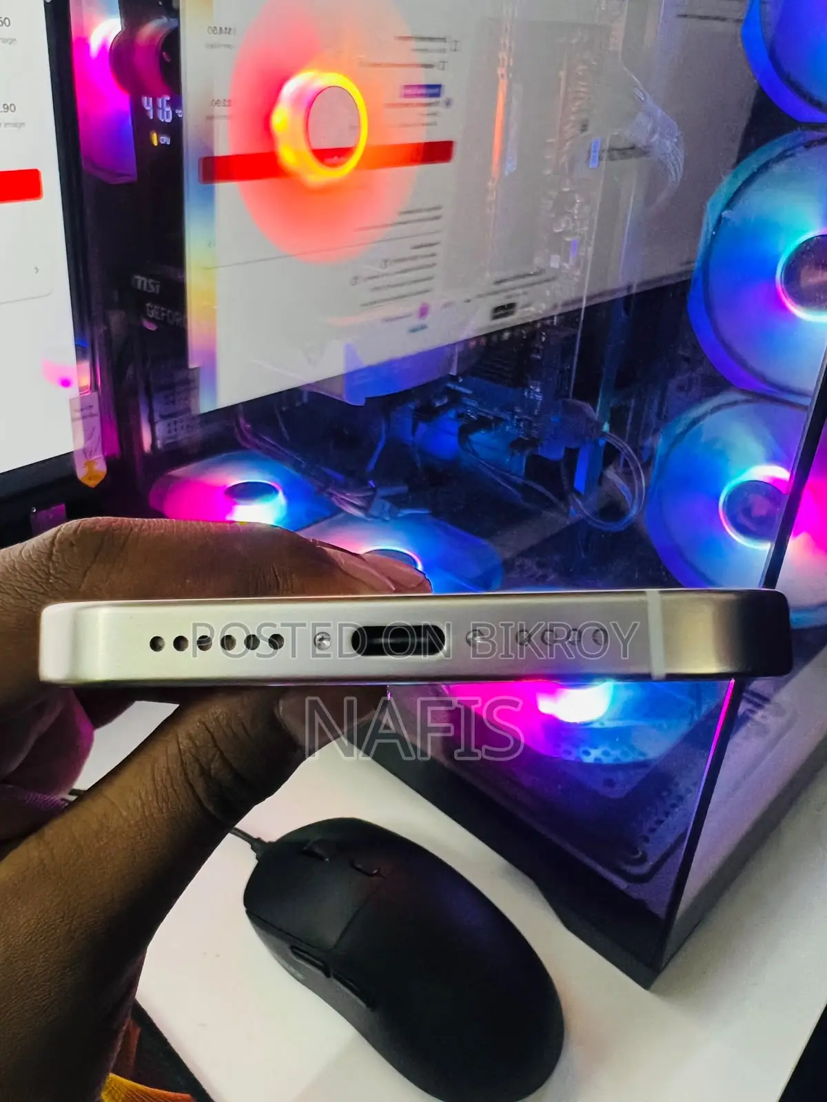 অ্যাপল আইফোন ১৫ প্রো ম্যাক্স ২৫৬ জিবি হোয়াইট