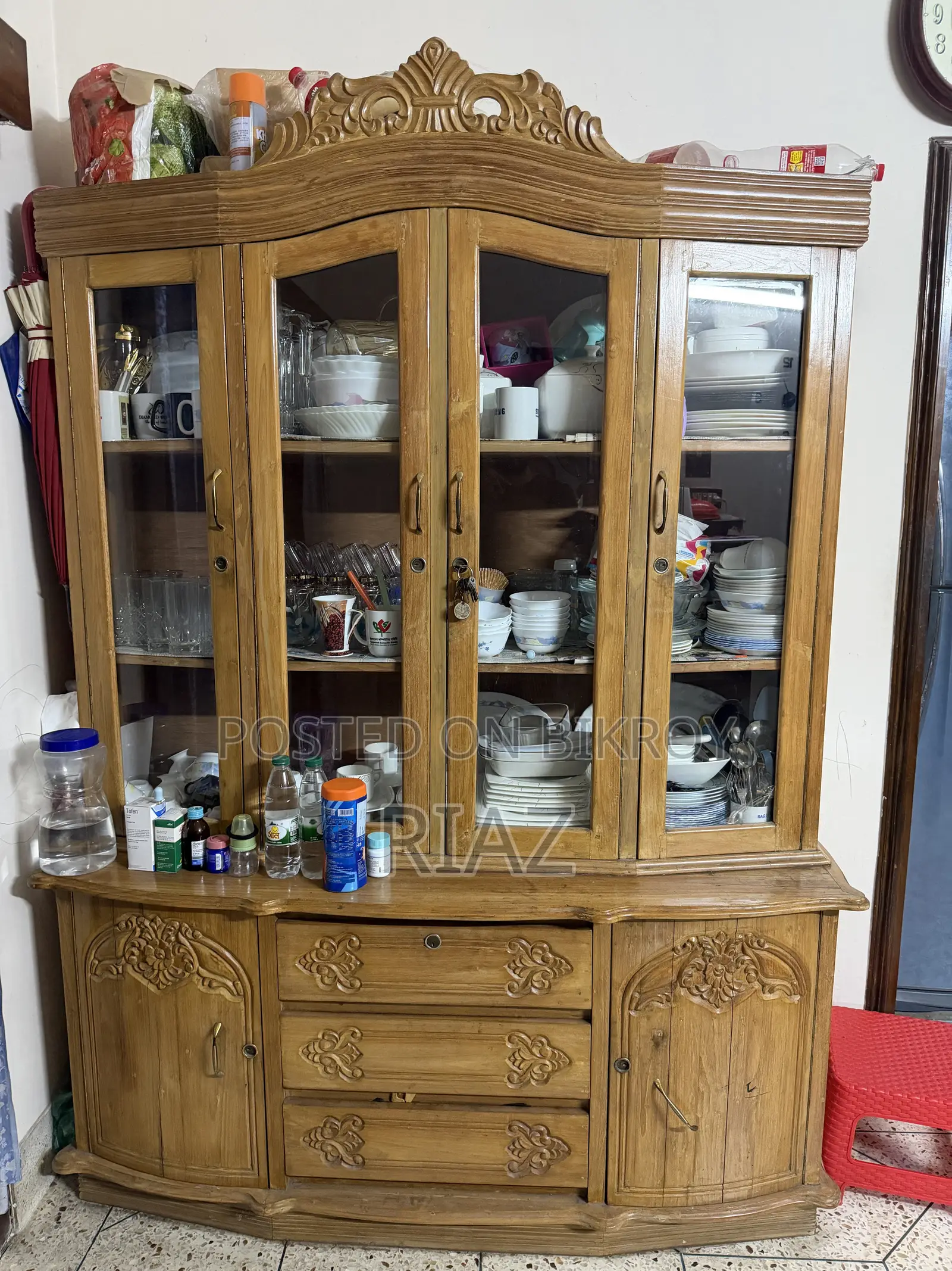 100% Wooden Showcase