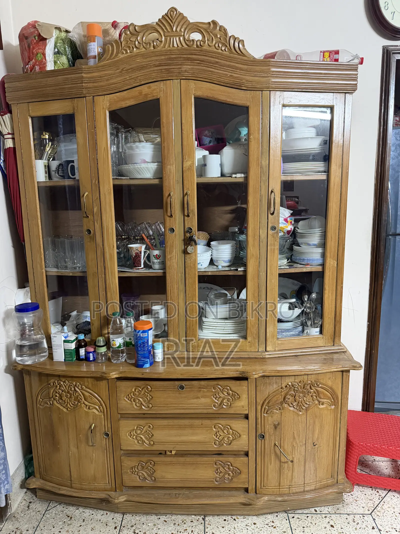 100% Wooden Showcase
