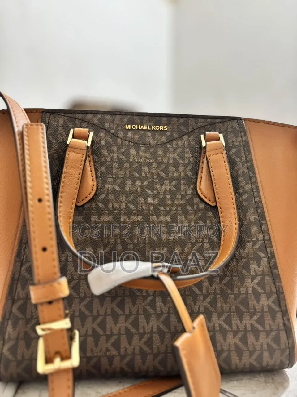 টাইটেল: মাইকেল কর্স লেডিস হ্যান্ডব্যাগ 👜