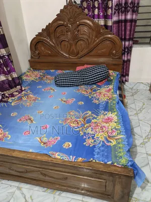 একটি খাট ৬ ফিট বাই ৭ ফিট সিল করাই সাথে একটা ওয়ারড্রব ফুল ফ্রেশ