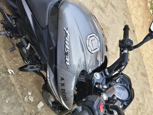 বাজাজ পালসার এনএস১২৫ ২০২৫ ব্ল্যাক