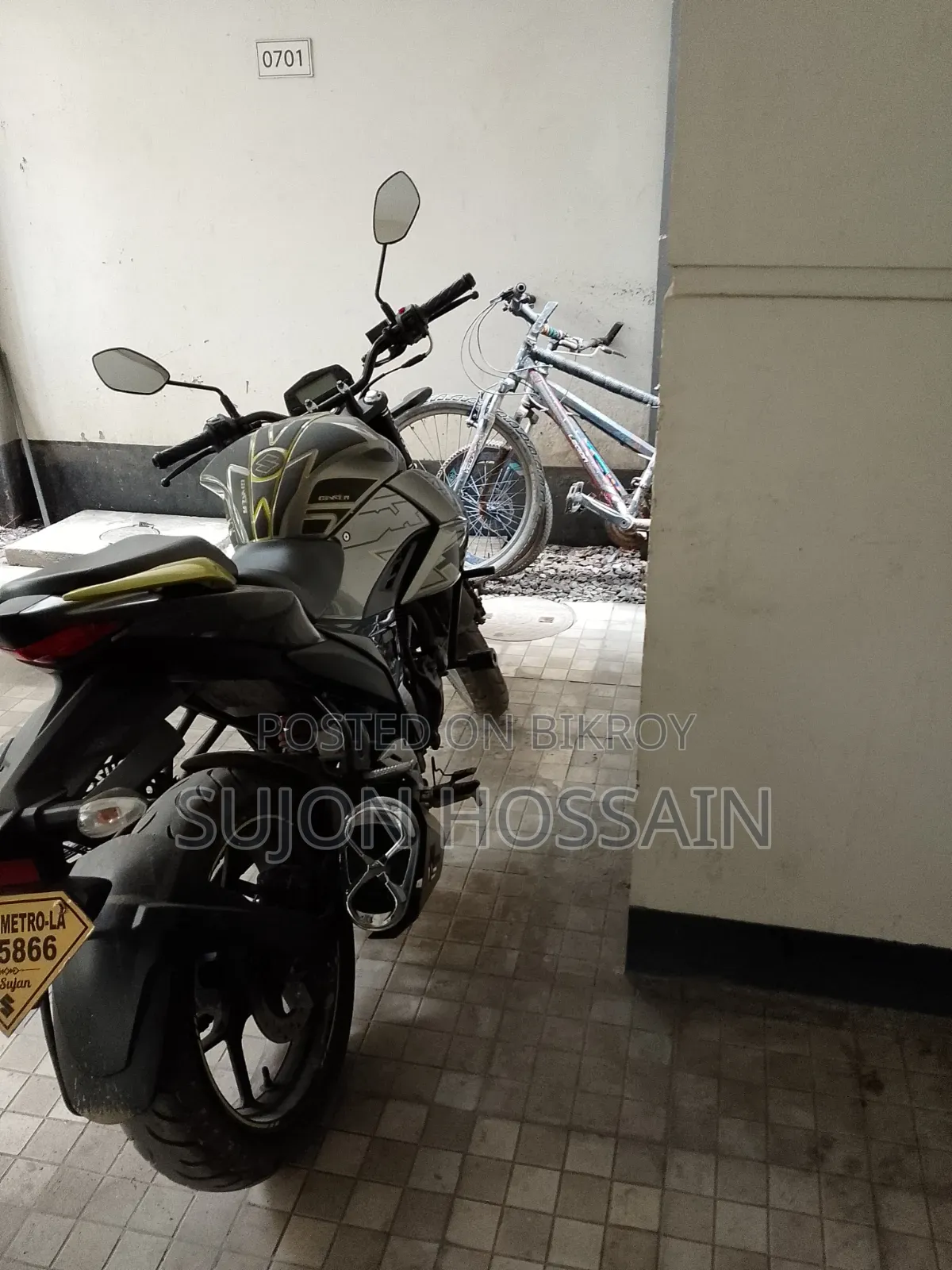 সুজুকি জিক্সার ২০২৫ গ্রে