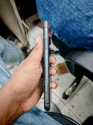 অ্যাপল আইফোন ১১ ৬৪ জিবি ব্ল্যাক