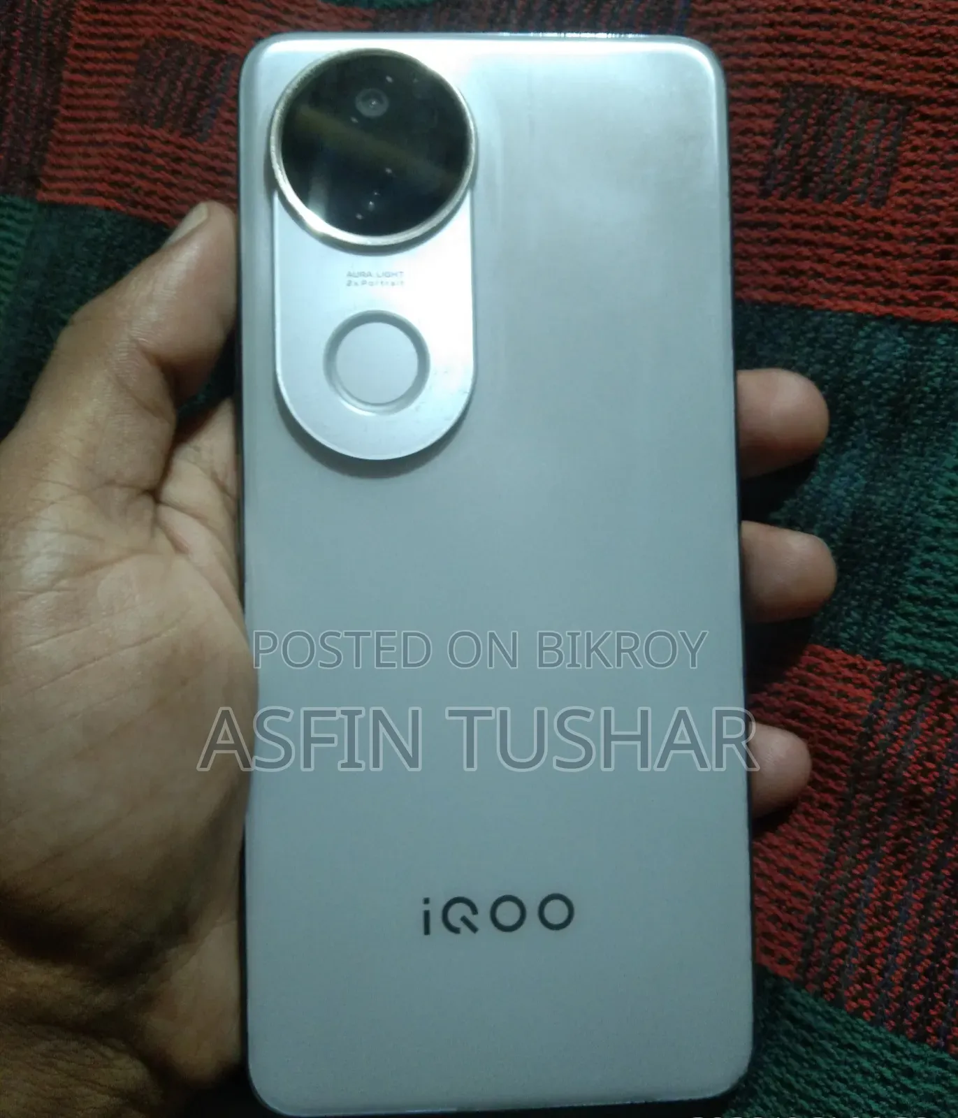আইকিউওও ২৫৬ জিবি
