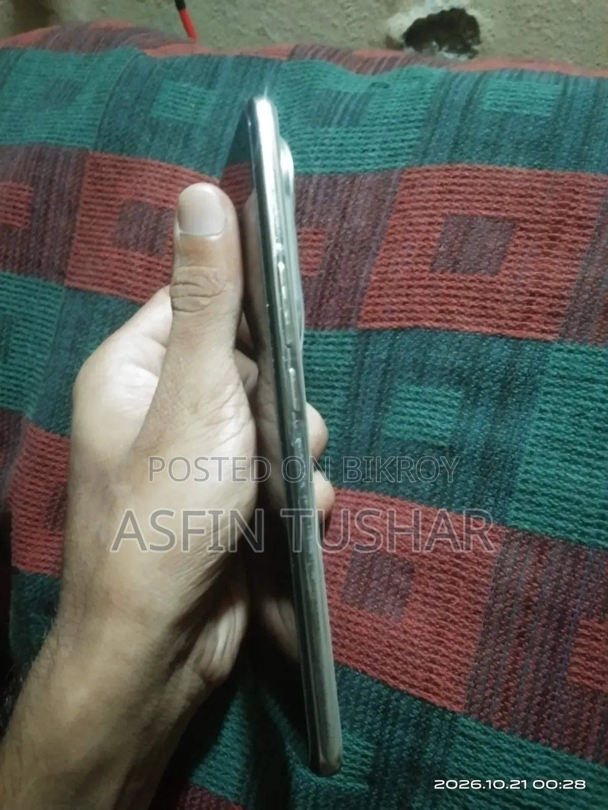 আইকিউওও ২৫৬ জিবি