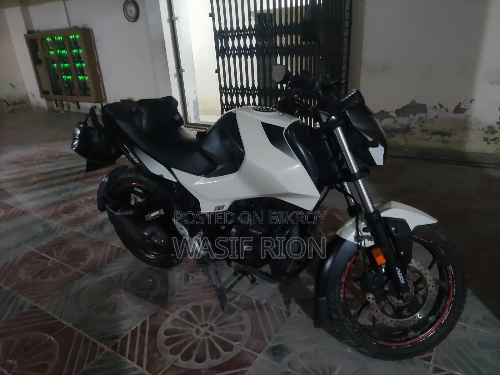 Hero Thriller 160R 2020 White