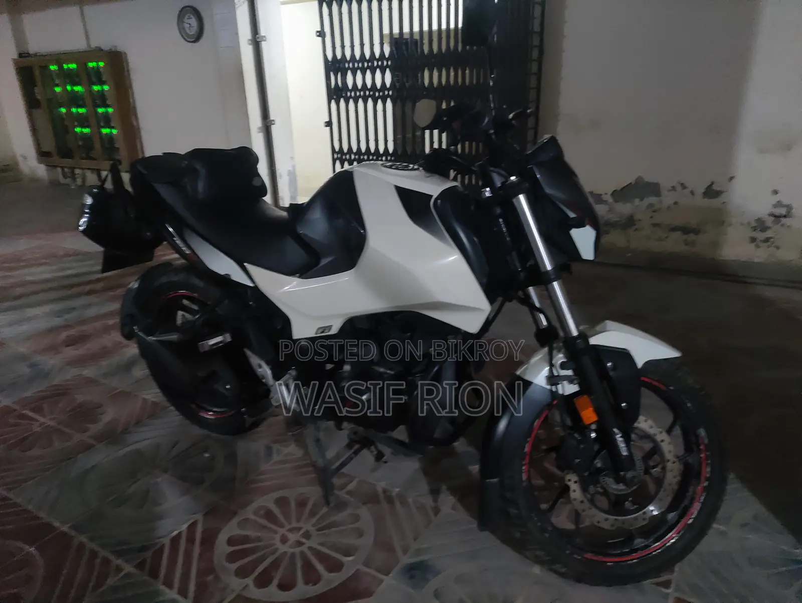 Hero Thriller 160R 2020 White