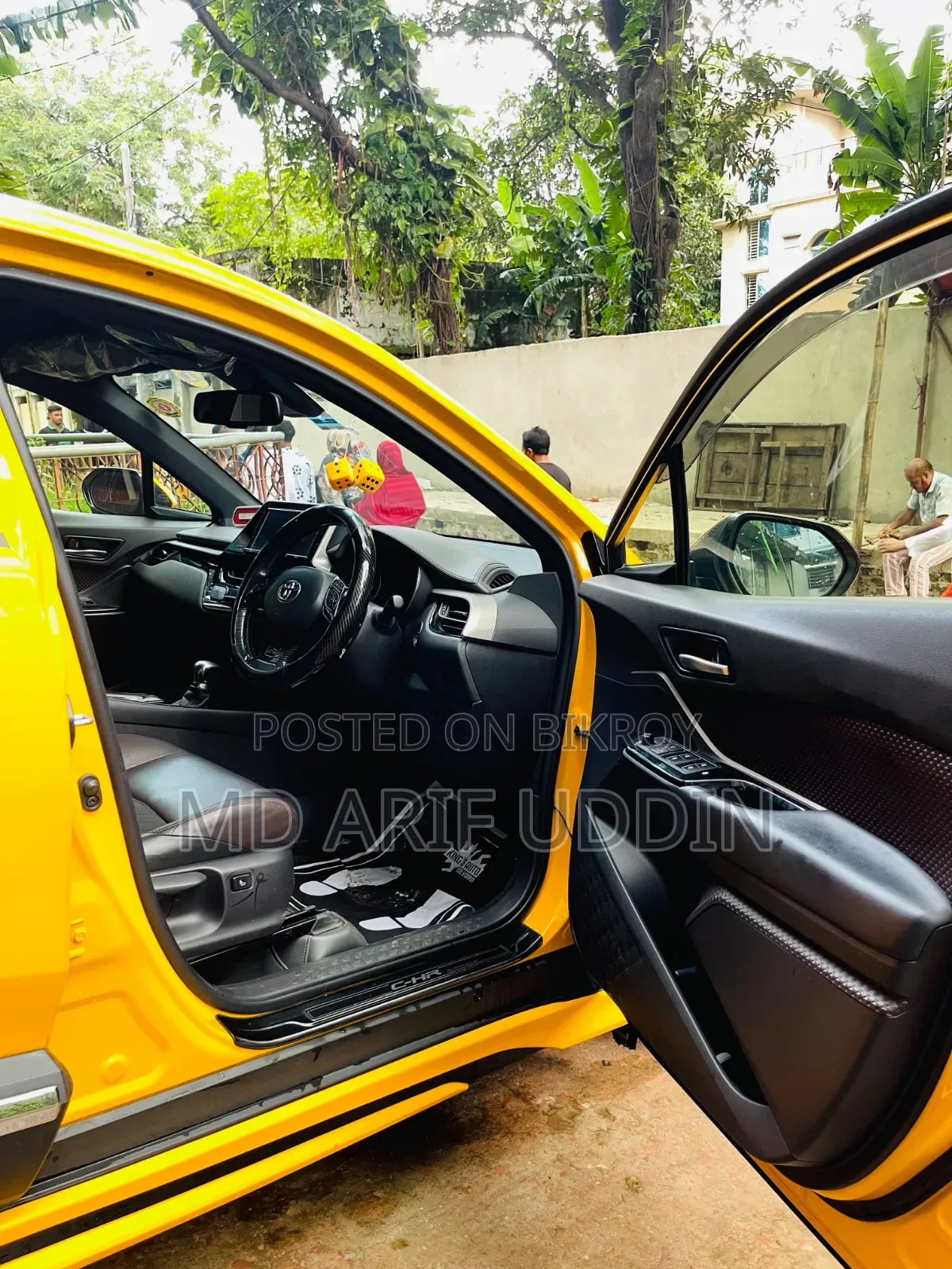 Toyota C-HR 2017 Yellow