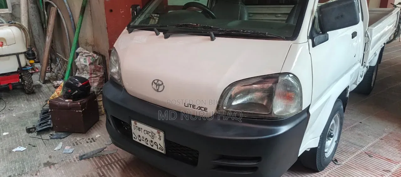 টয়োটা লাইট-এস ২০০৫ হোয়াইট