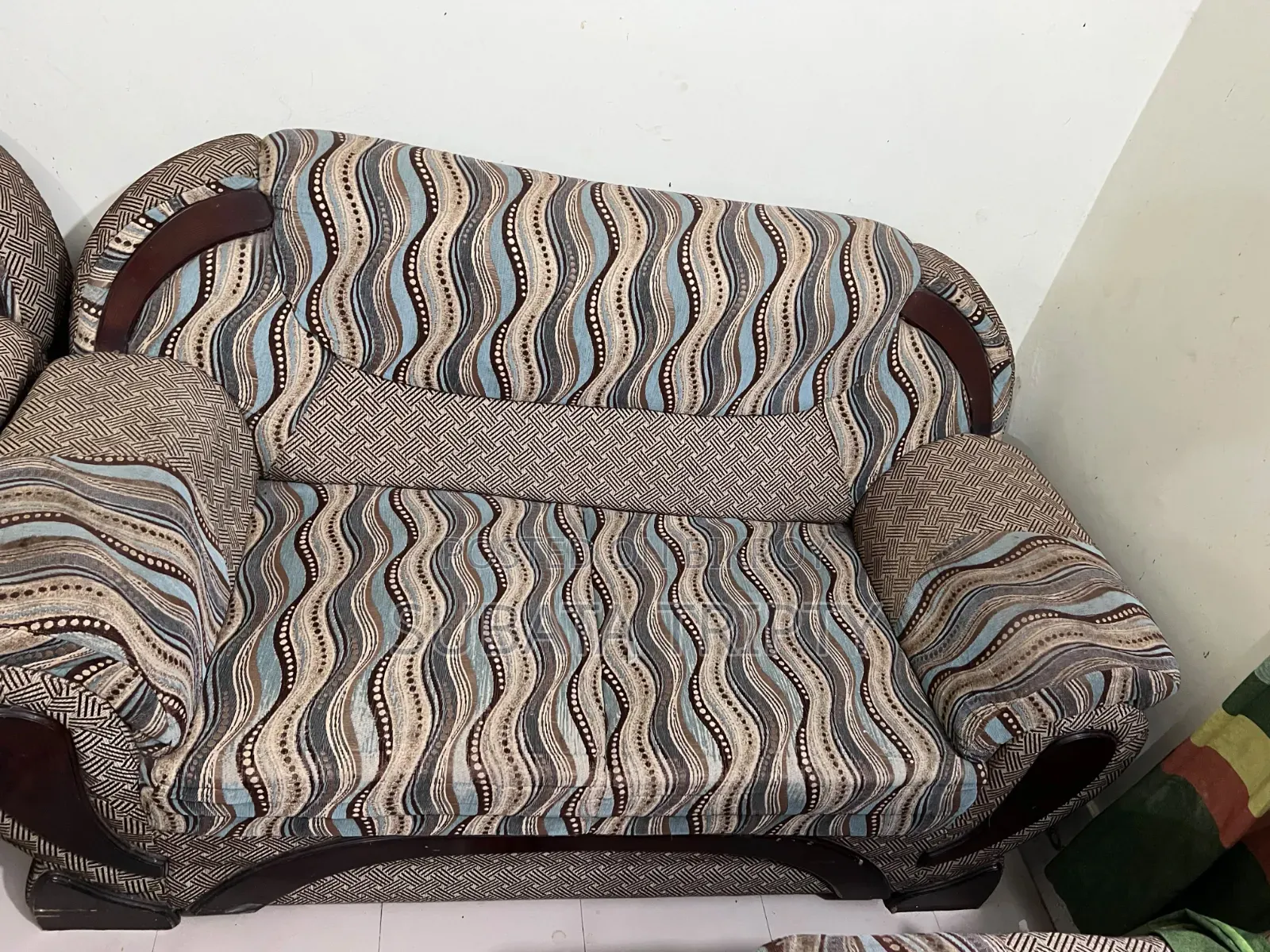 ব্যবহৃত সোফা (শাড়ি রেইনট্রি কাঠ)