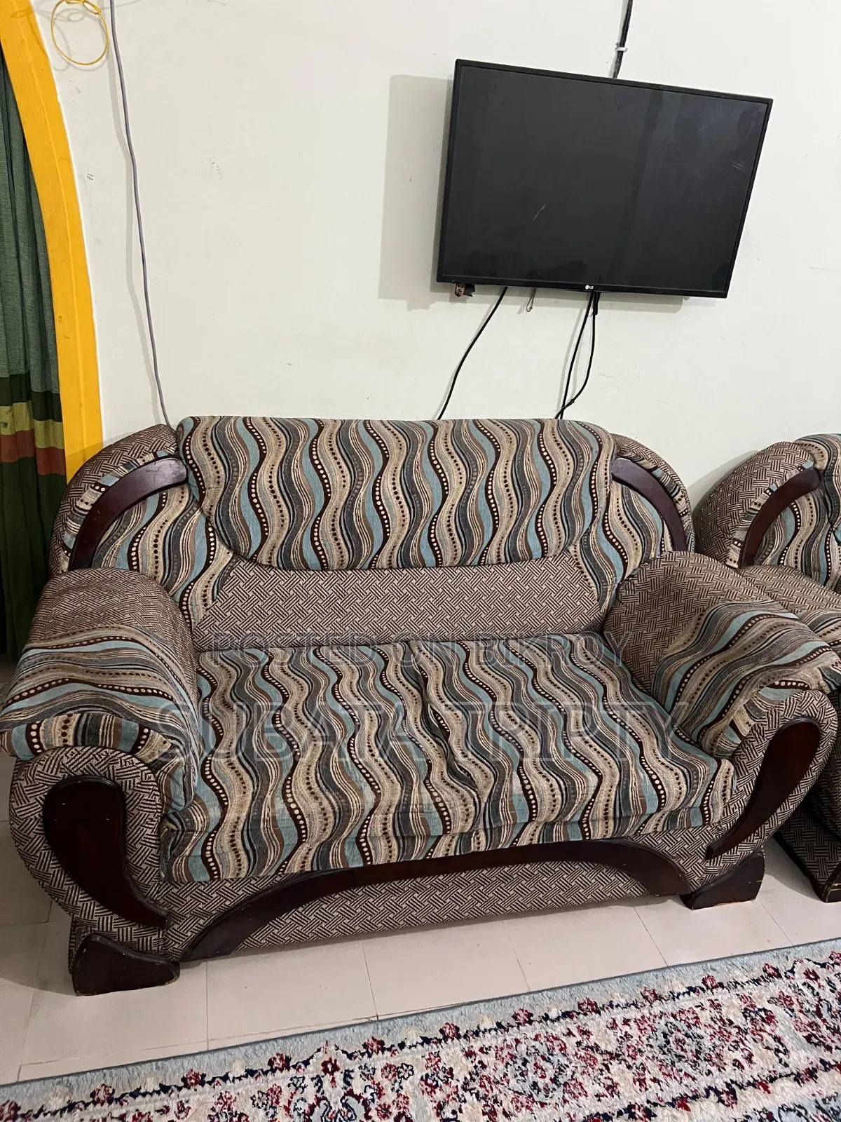 ব্যবহৃত সোফা (শাড়ি রেইনট্রি কাঠ)