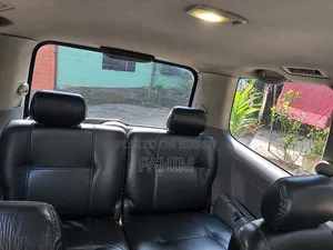 Toyota Noah 2.0 Front-Wheel Drive (8 Seater) 2005 Silver