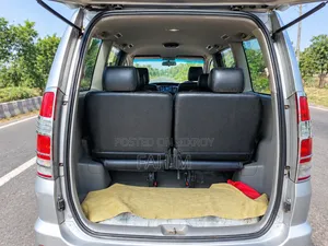 Toyota Noah 2.0 Front-Wheel Drive (8 Seater) 2005 Silver