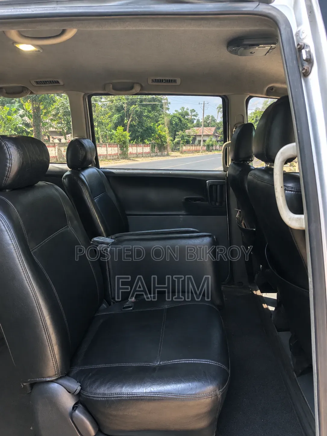 Toyota Noah 2.0 Front-Wheel Drive (8 Seater) 2005 Silver