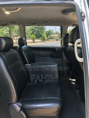 Toyota Noah 2.0 Front-Wheel Drive (8 Seater) 2005 Silver