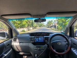 Toyota Noah 2.0 Front-Wheel Drive (8 Seater) 2005 Silver