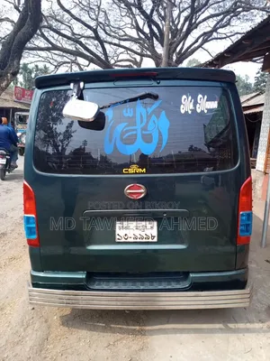 টয়োটা হাইএস ২০০৫ সবুজ