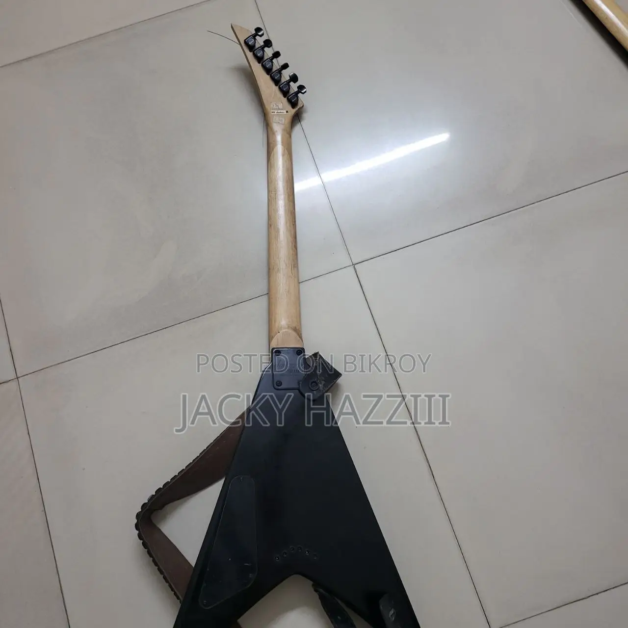 Jackson King v JS Series Rhoads JS32T- Serial Number: CWJ1750119