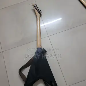 Jackson King v JS Series Rhoads JS32T- Serial Number: CWJ1750119