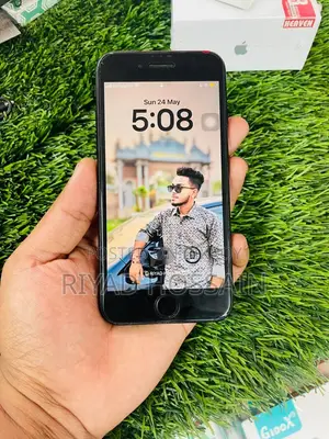 Apple iPhone SE (2020) 128 GB Black