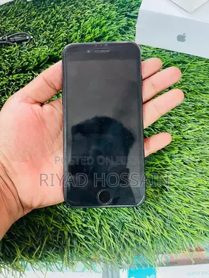 Apple iPhone SE (2020) 128 GB Black