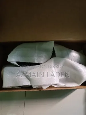 আর১ লুকিং গ্লাস