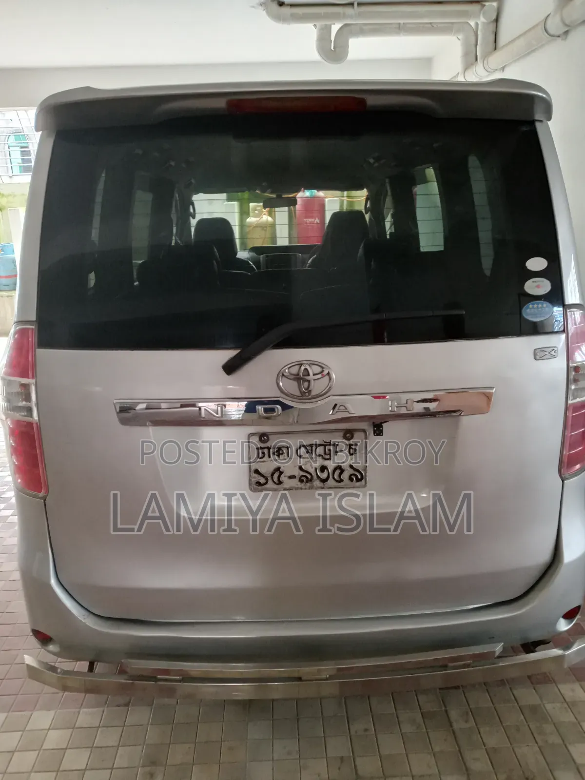 Toyota Noah 2.0 143hp AWD (7 Seater) 2010 Silver
