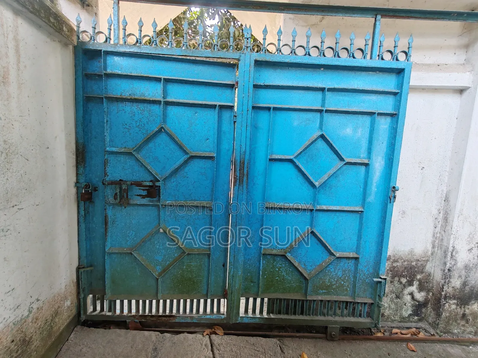 An old iron gate of the house will be sold