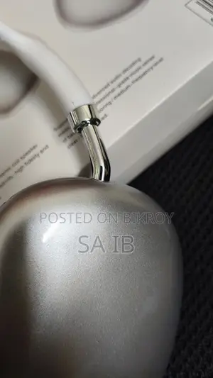 পি৯ হেডফোন