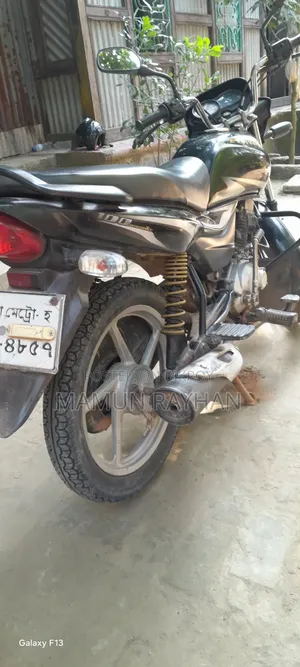 বাজাজ প্লাটিনা ১০০ ২০১৮ কালো
