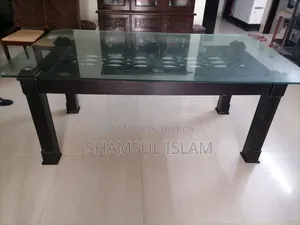 ডাইনিং টেবিল