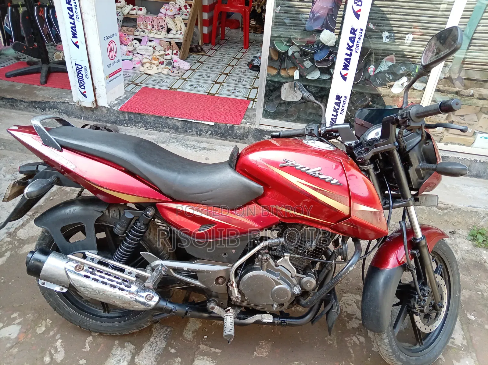 বাজাজ পালসার ১৫০ ২০১১ রেড