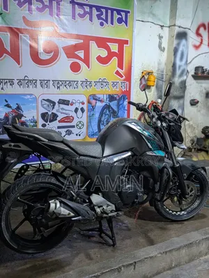 ইয়ামাহা এফজেডএস ভি২ ২০১৭ গ্রে