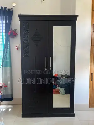 আলমারি, বেড।