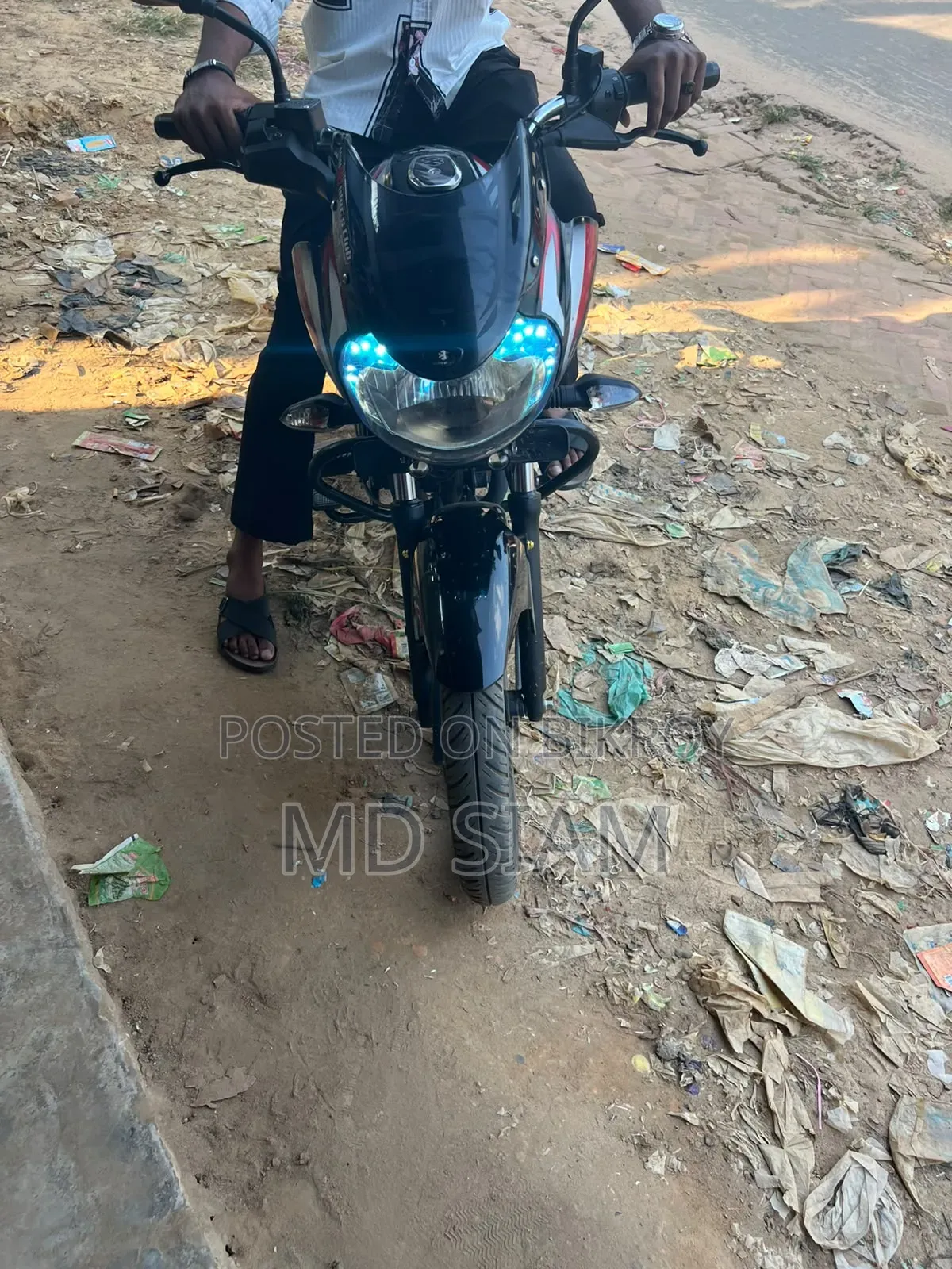 নিউ বাজাজ ডিসকাভার ১২৫ ২০২৫ ব্ল্যাক