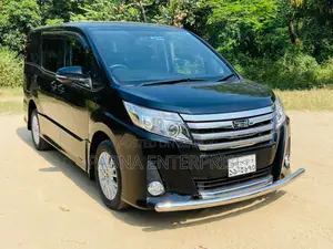 টয়োটা নোয়া ২০১৪ কালো