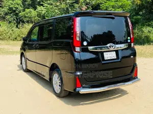 টয়োটা নোয়া ২০১৪ কালো