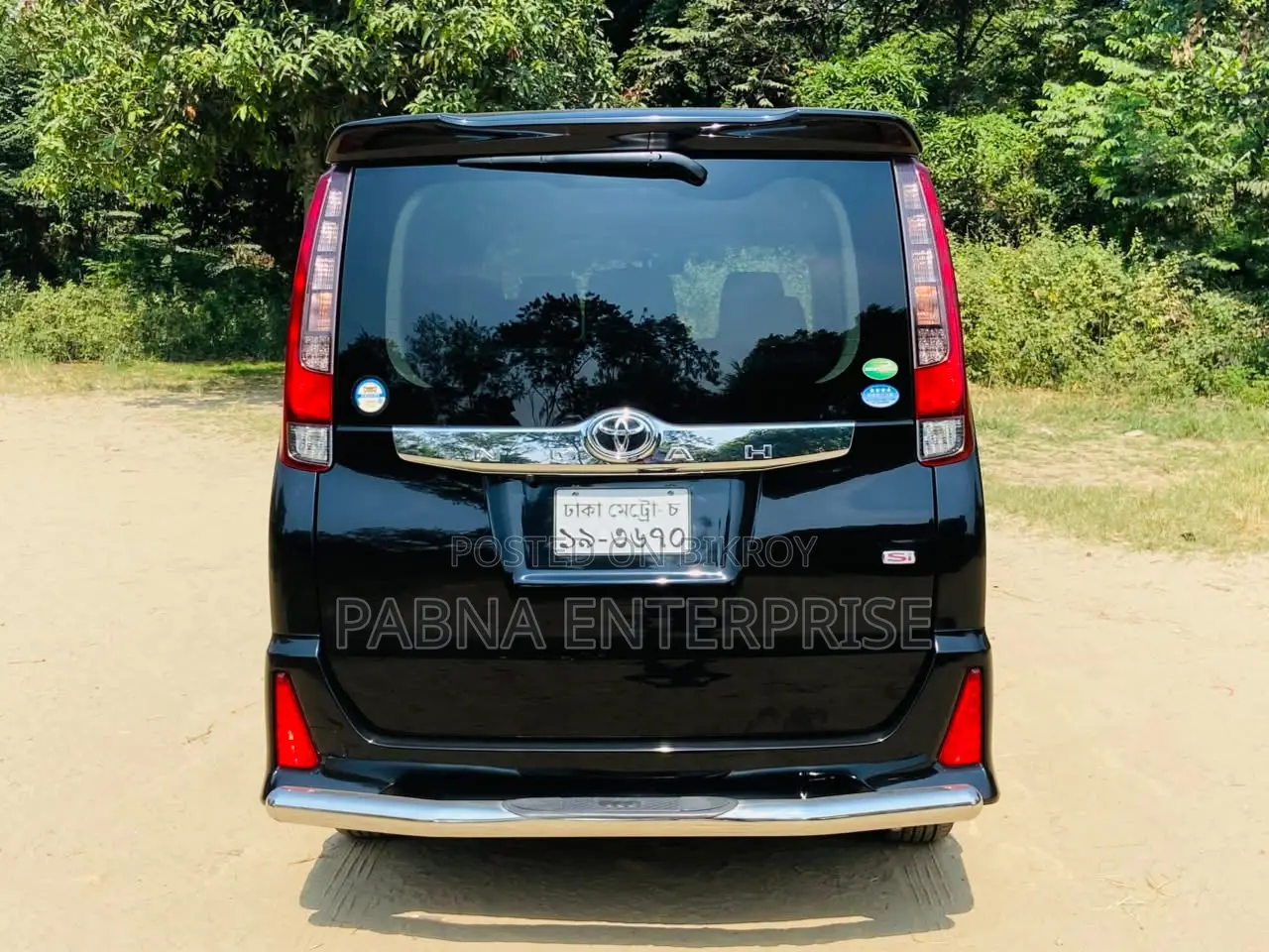 টয়োটা নোয়া ২০১৪ কালো