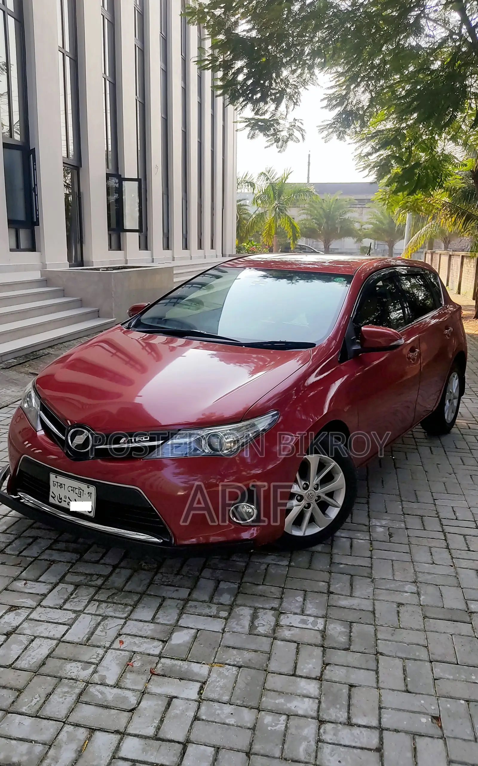 Toyota Auris 2013 Red