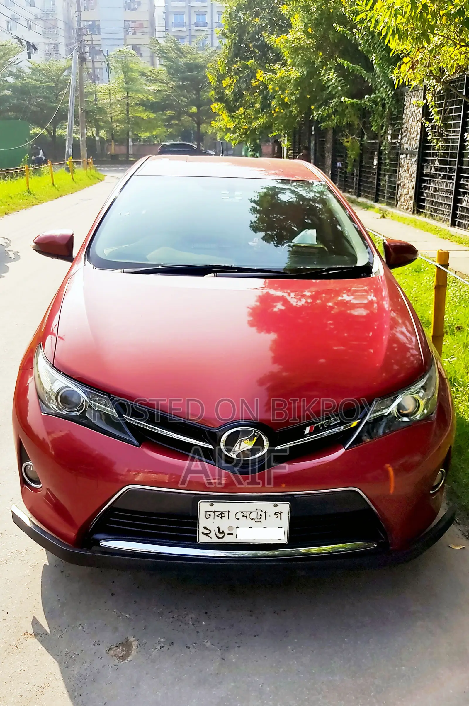 Toyota Auris 2013 Red