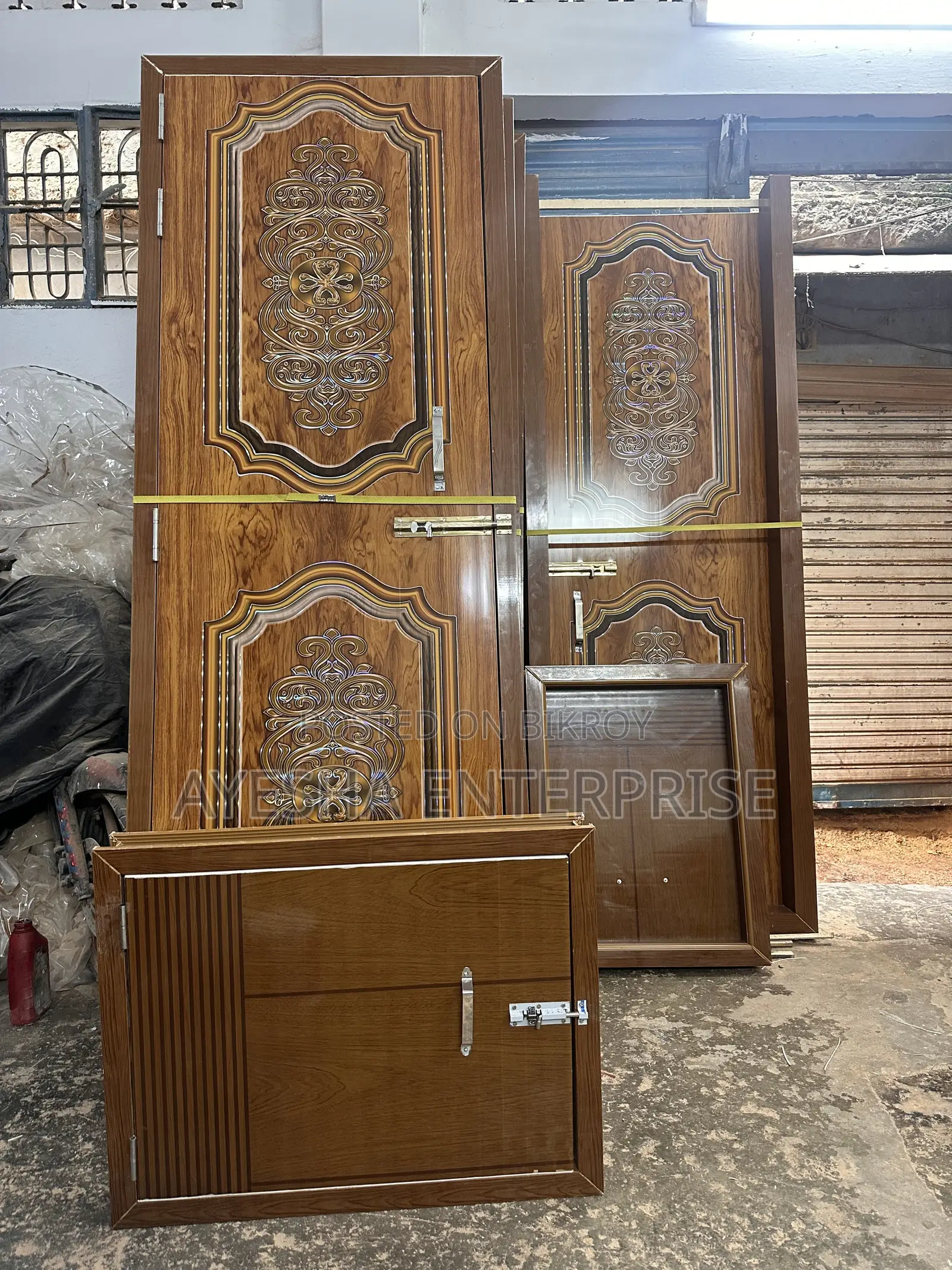 প্লাস্টিক ডোরস