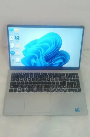 Laptop Dell Inspiron 15 3520 8GB Intel Core i3 SSD 512GB