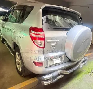 Toyota RAV4 2010 Silver