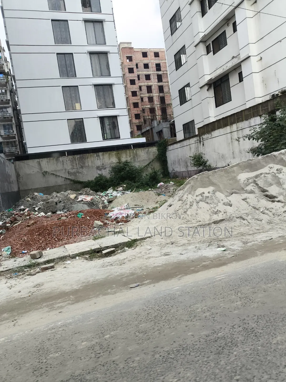 সেক্টর:১৩, দক্ষিণমুখী ৫৪ ফিট রাস্তা ৩ কাটা প্লট পূর্বাচলে জরুরি বিক্রি