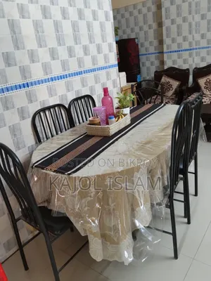 Good quality table, no damage yet, still good, hundred percent quality